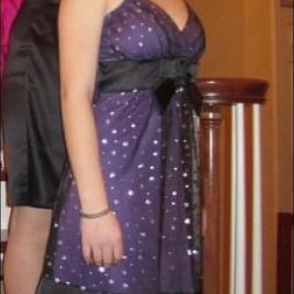 Juniors medium knee length Taboo dress with bow. - Picture 3 of 5